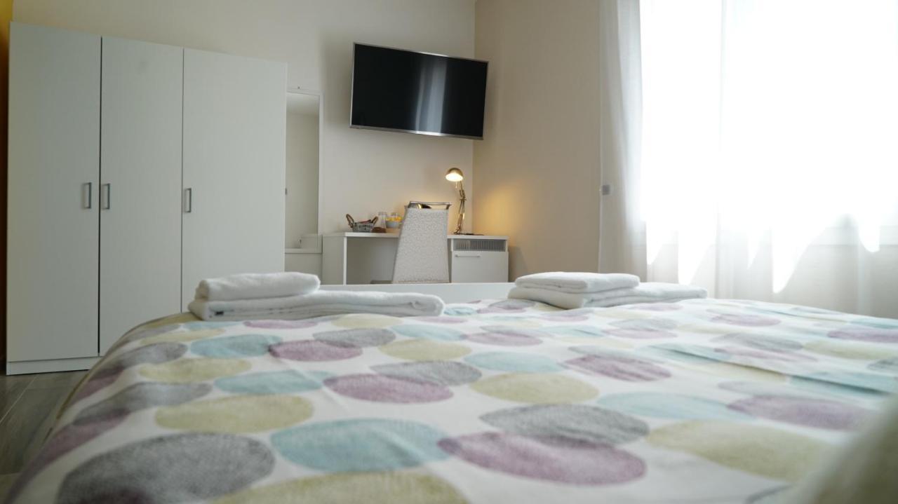 The White Building - Rooms Costermano Exterior foto